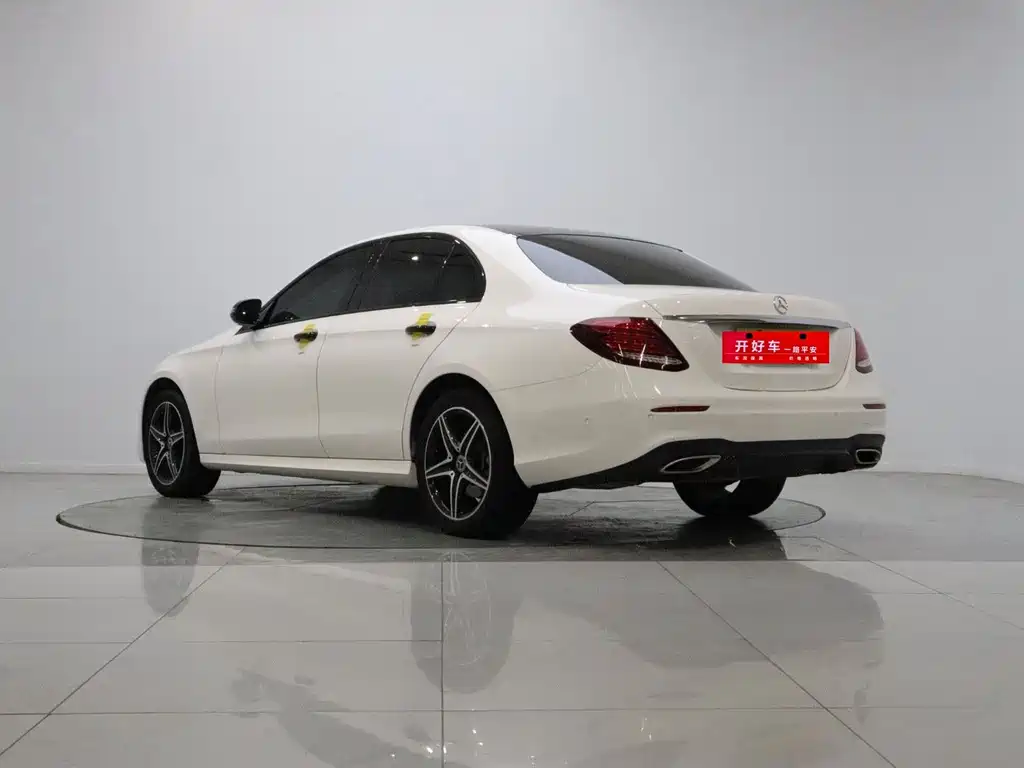 Mercedes-Benz E-Class — миниатюра 6