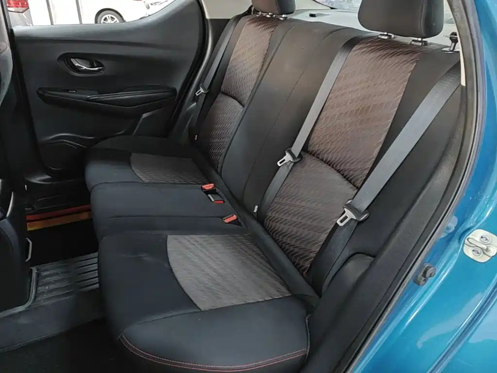 Nissan Bluebird — миниатюра 13