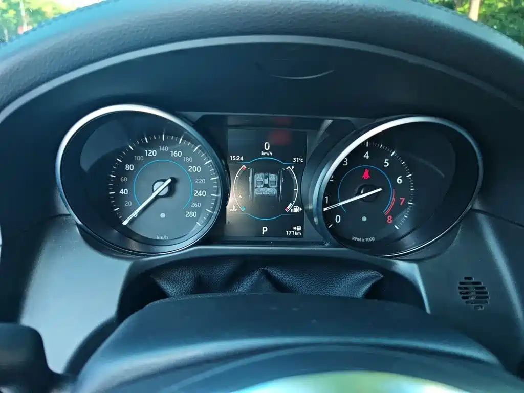 Jaguar XFL — миниатюра 4