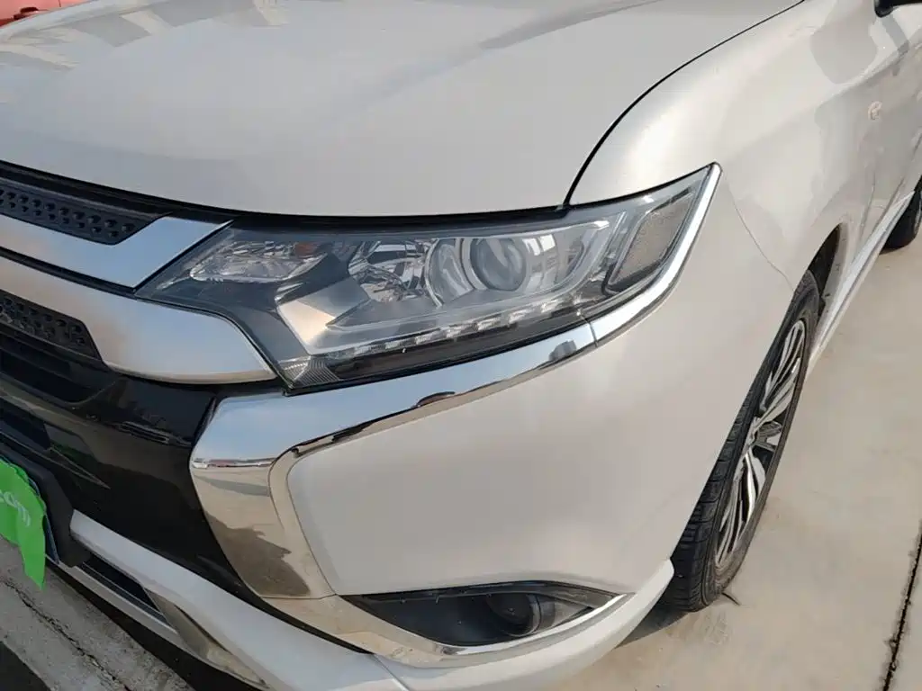 Mitsubishi Outlander — миниатюра 24