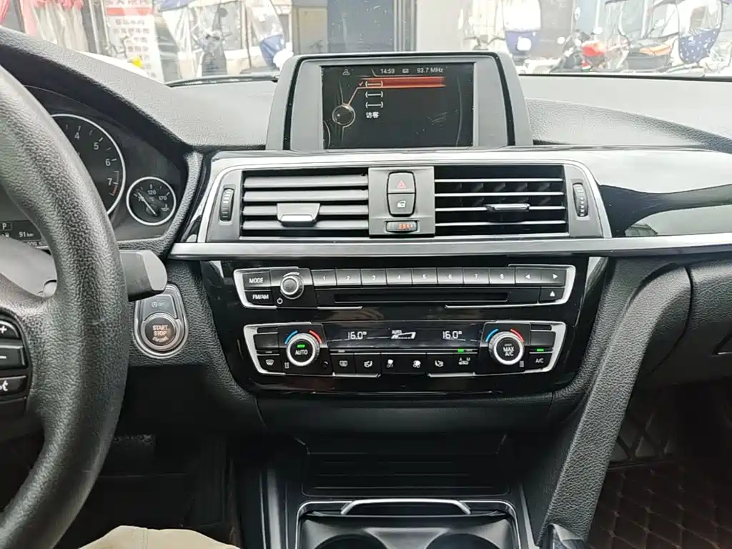 BMW 3 Series — миниатюра 13