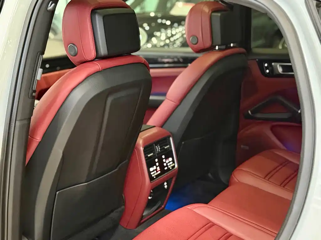 Porsche Cayenne — миниатюра 5