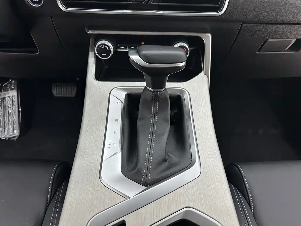 Geely Binyue — миниатюра 12
