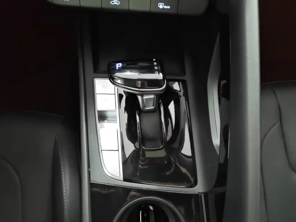 Hyundai Elantra — миниатюра 14