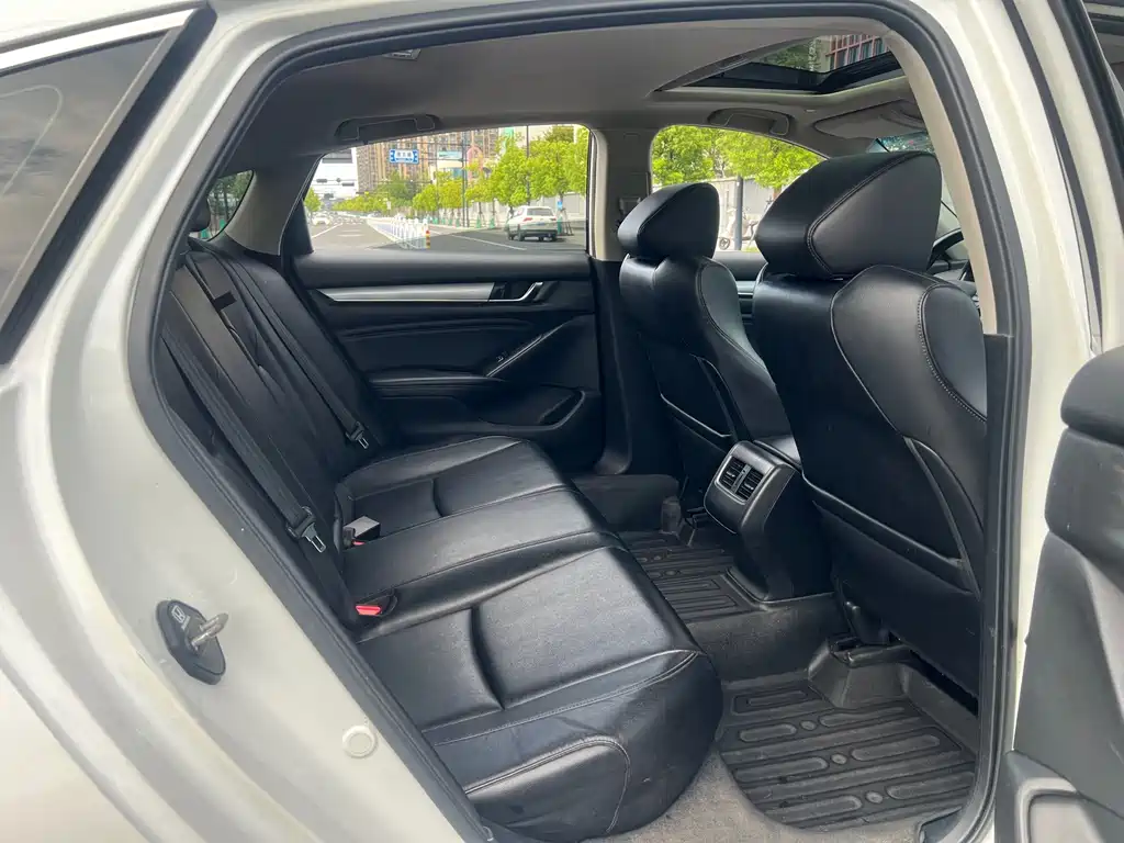 Honda Accord — миниатюра 12
