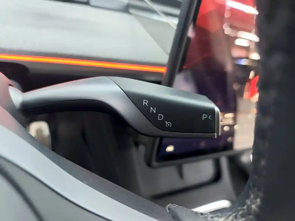 Tesla Model Y — миниатюра 14
