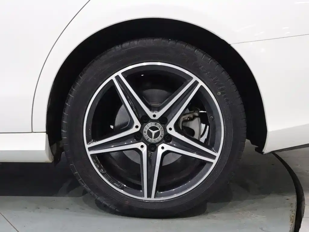 Mercedes-Benz E-Class — миниатюра 21