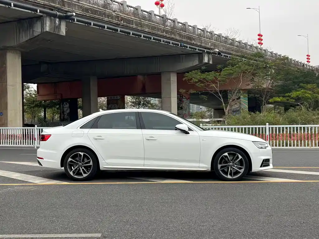 AUDI A4L