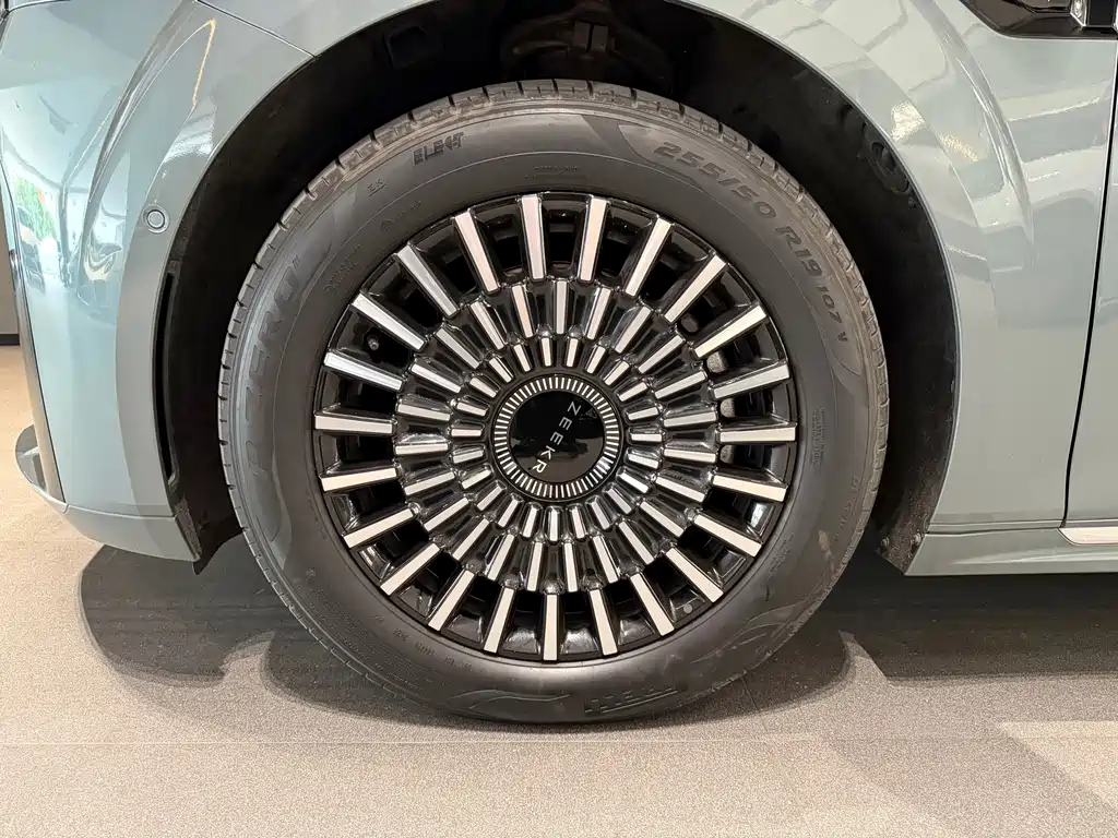 Zeekr 009 2024 мест 108kWh
