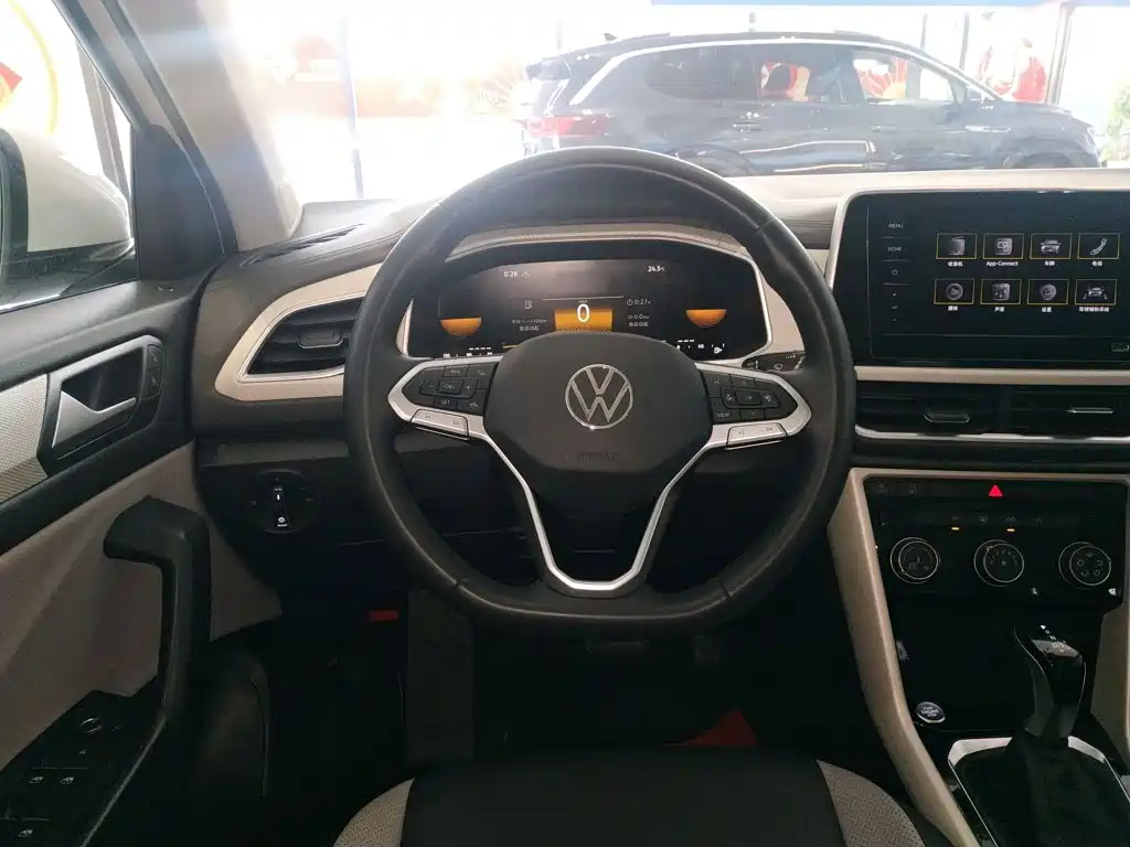 Volkswagen T-Roc — миниатюра 11