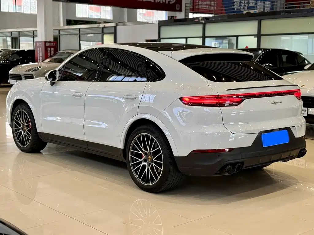 Porsche Cayenne — миниатюра 7