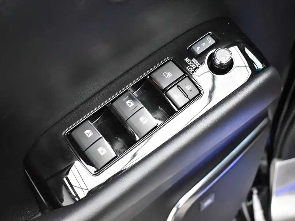 Toyota Vellfire — миниатюра 18