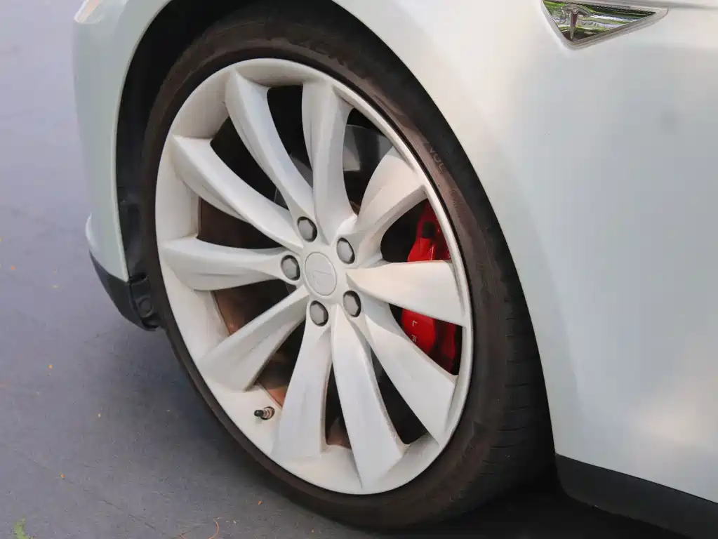 Tesla Model S — миниатюра 14