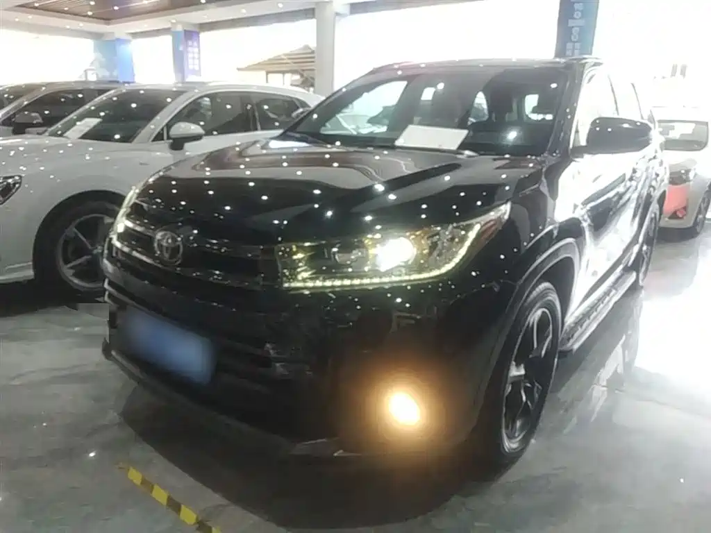 Toyota Highlander 2021 2.0T 7 мест