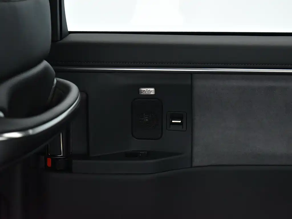 Lexus LM — миниатюра 18