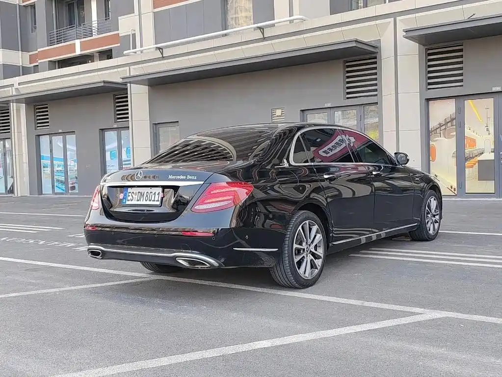 Mercedes-Benz E-Class — миниатюра 8