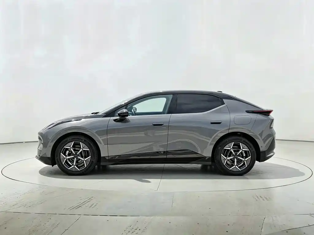 Lynk & Co 20 — миниатюра 9