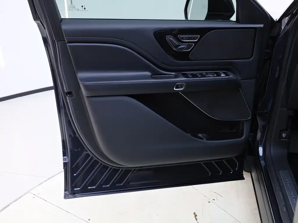Lincoln Aviator — миниатюра 29