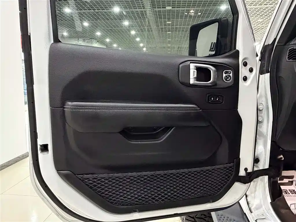 Jeep Wrangler — миниатюра 10