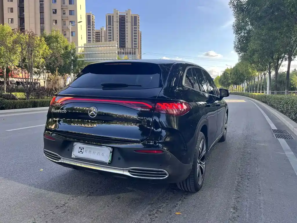 Mercedes-Benz EQE SUV — миниатюра 11