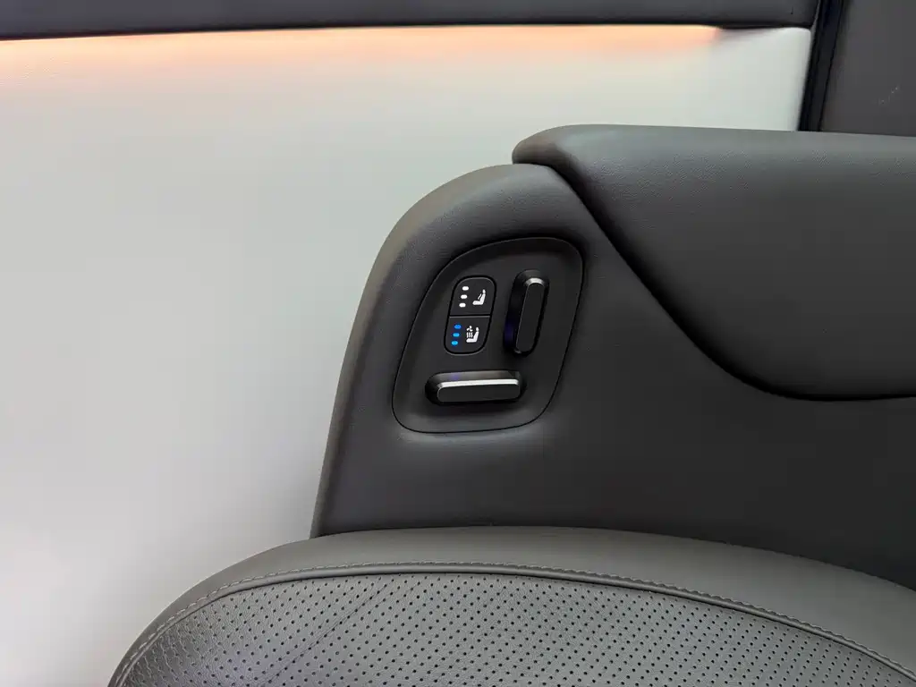 Li Auto Li MEGA — миниатюра 22