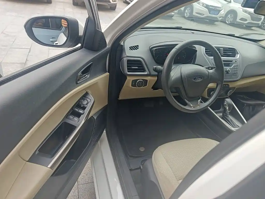 Ford Escort — миниатюра 16