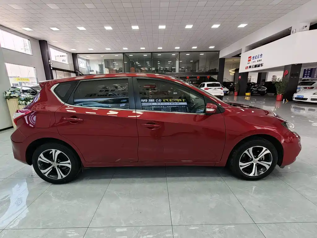 Nissan Tiida — миниатюра 4