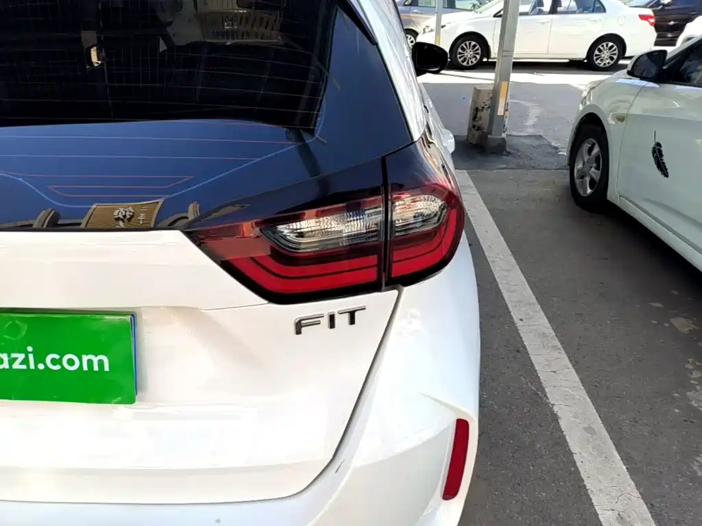 Honda Fit — миниатюра 8