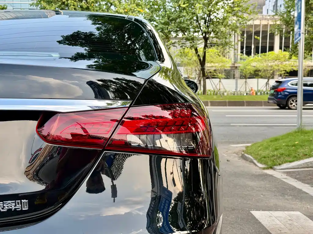 Mercedes-Benz E-Class — миниатюра 20
