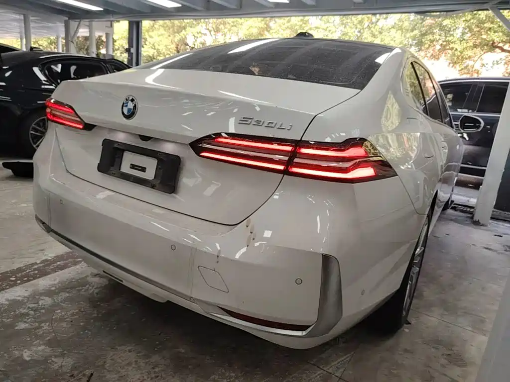 BMW 5 Series — миниатюра 7
