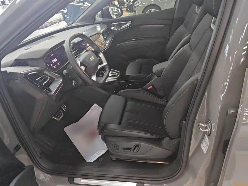 Audi Q4 e-tron — миниатюра 15