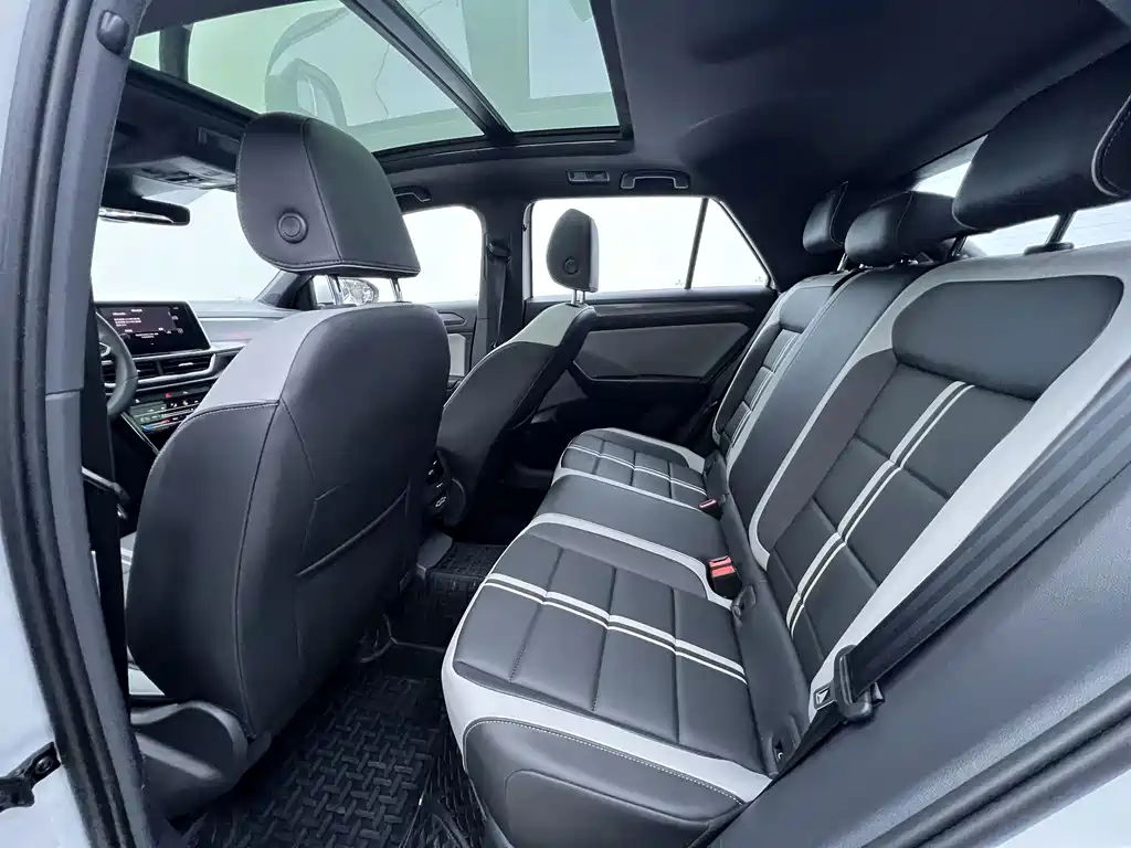 Volkswagen T-Roc — миниатюра 13