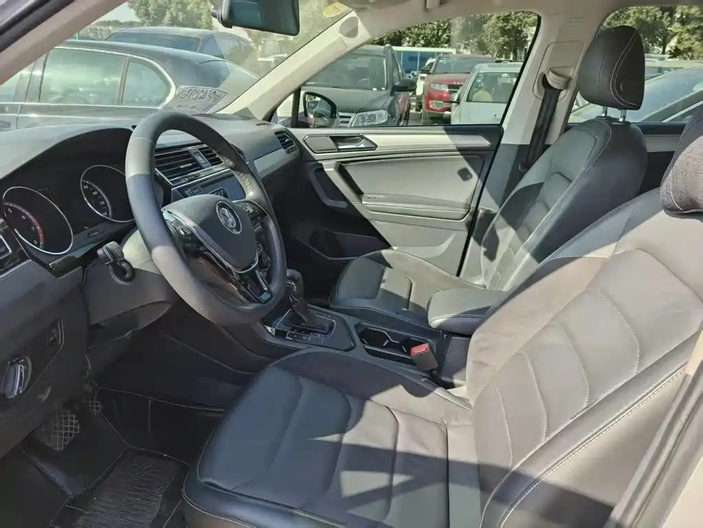 VOLKSWAGEN TIGUAN L