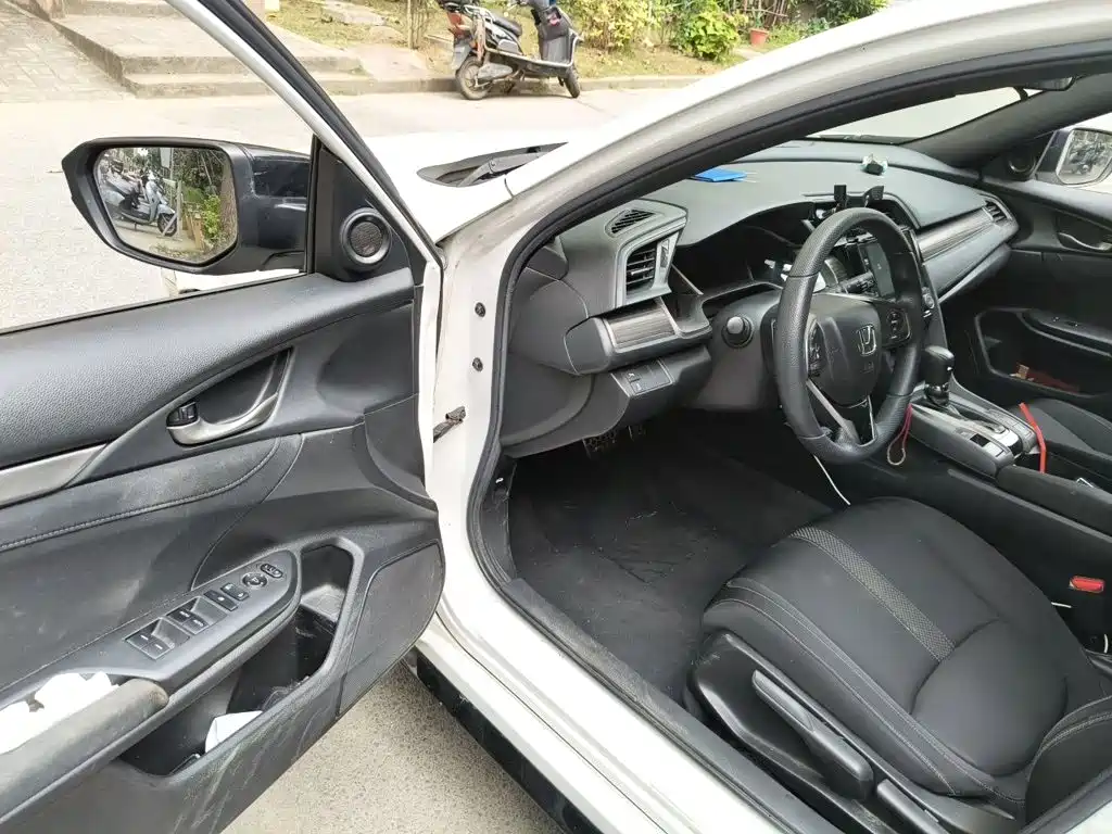 Honda Civic — миниатюра 12
