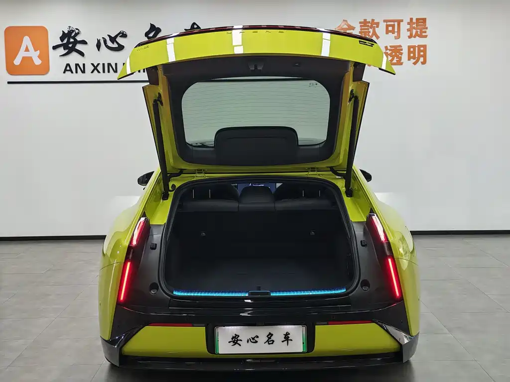 XPeng P7 — миниатюра 17