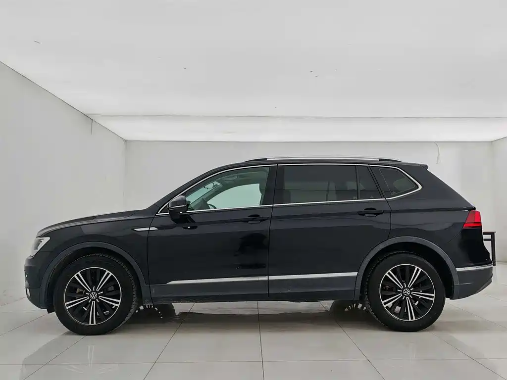 Volkswagen Tiguan L L 2021 330TSI AT Smart