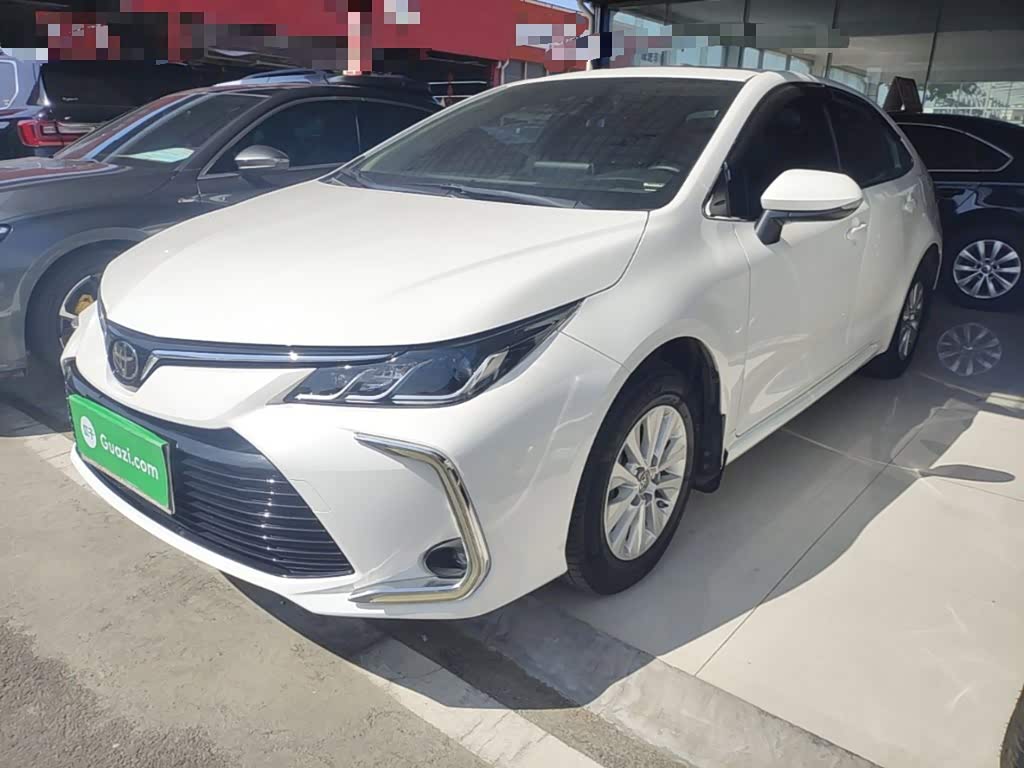 Toyota Corolla 1.2 л 2021 г. Белый, пробег 40500 км