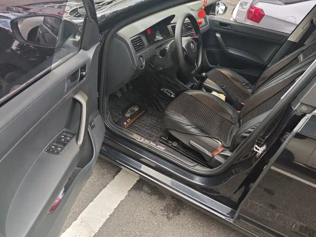 Volkswagen Santana — миниатюра 17