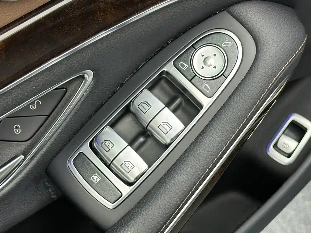 Mercedes-Benz S-Class — миниатюра 12