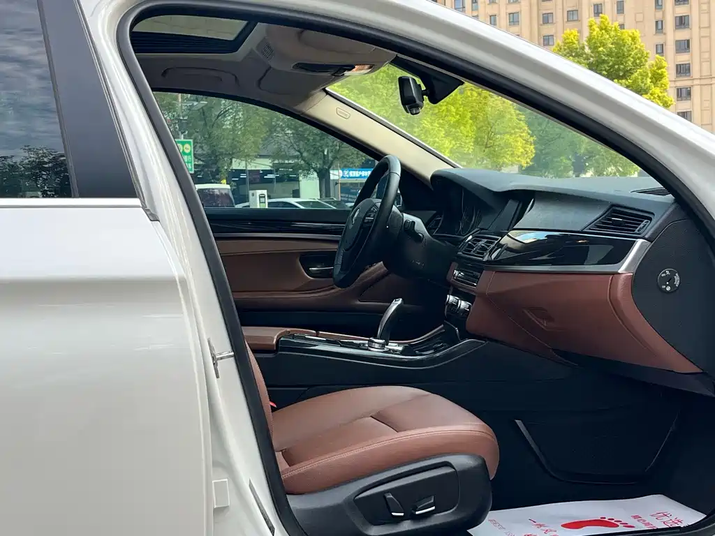 BMW 5 Series — миниатюра 14