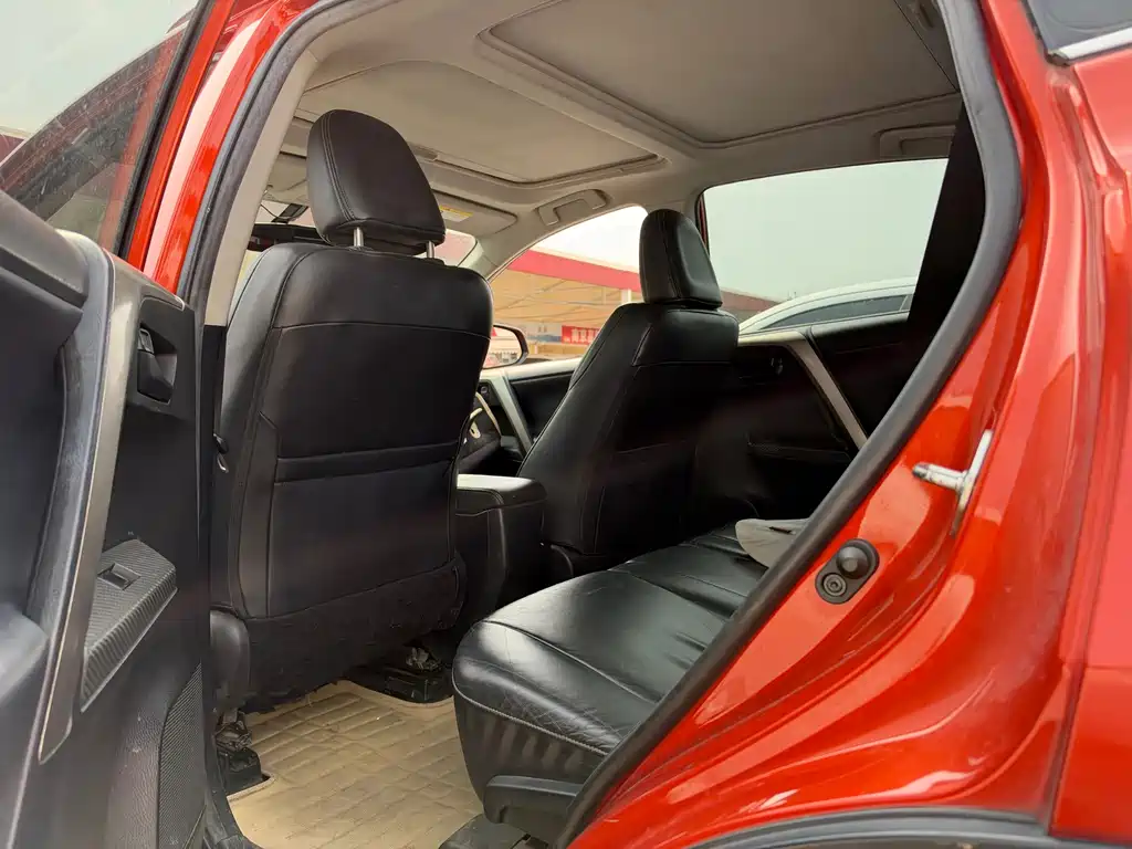 Toyota RAV4 — миниатюра 4