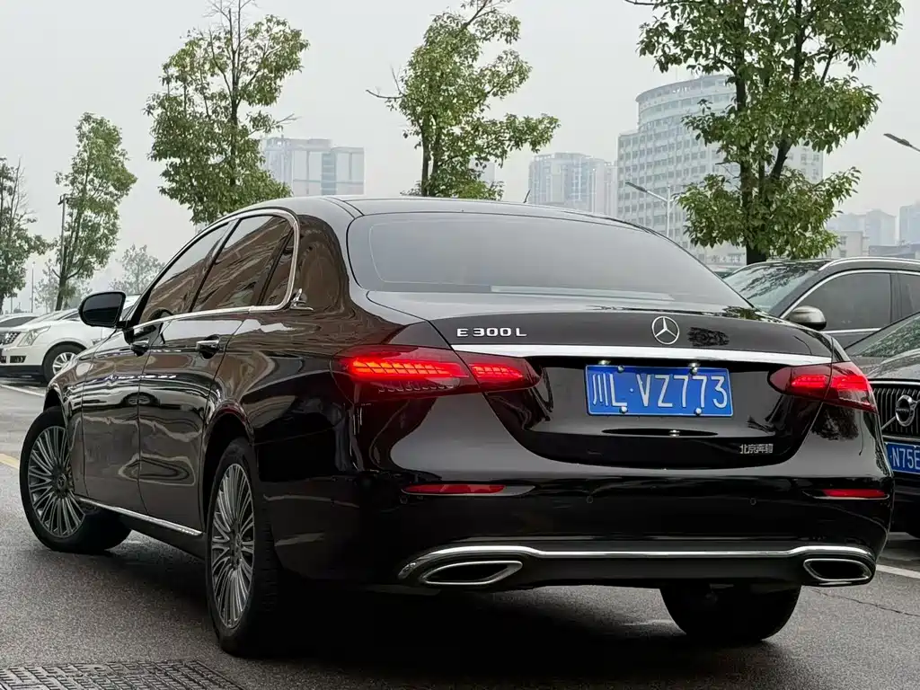 Mercedes-Benz E-Class — миниатюра 8