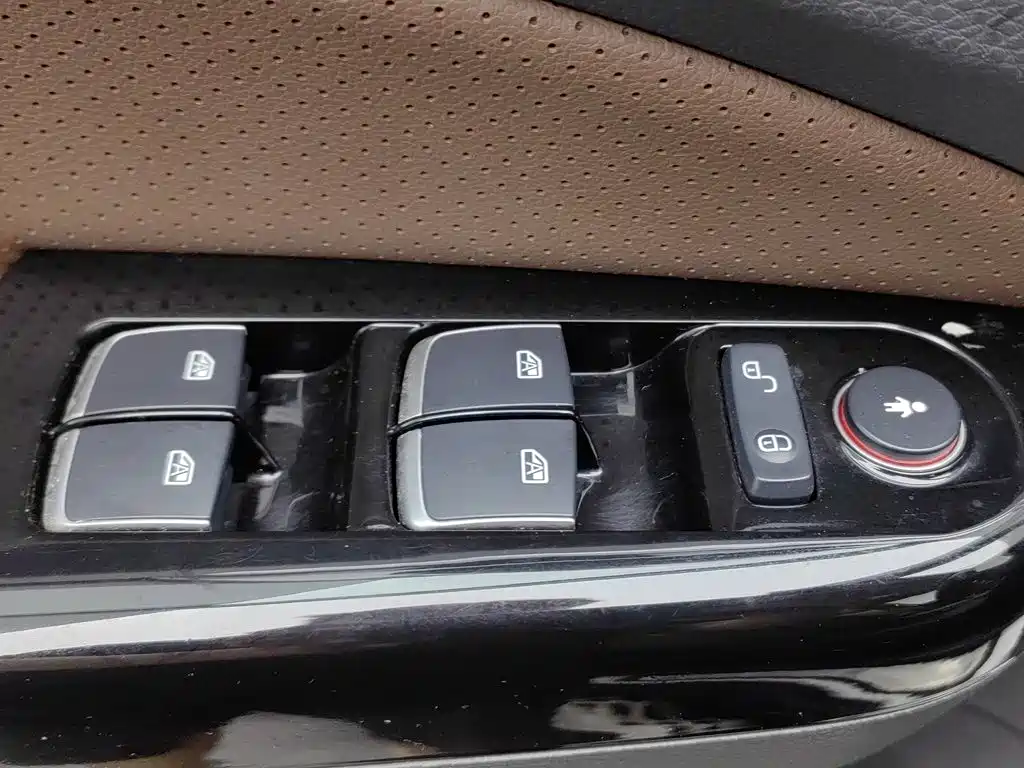 BYD Tang New Energy — миниатюра 9