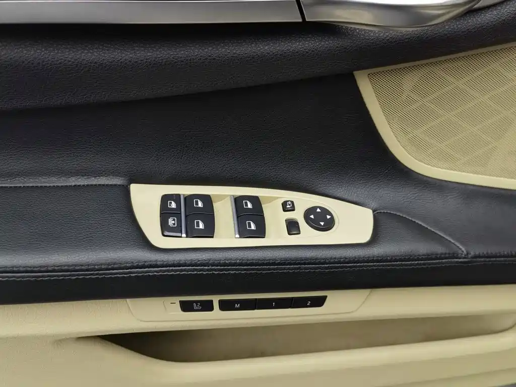 BMW 7 Series — миниатюра 9