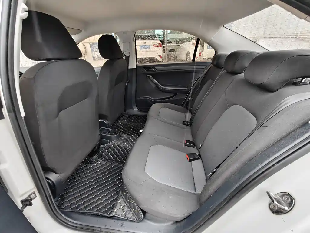 Volkswagen Jetta — миниатюра 8