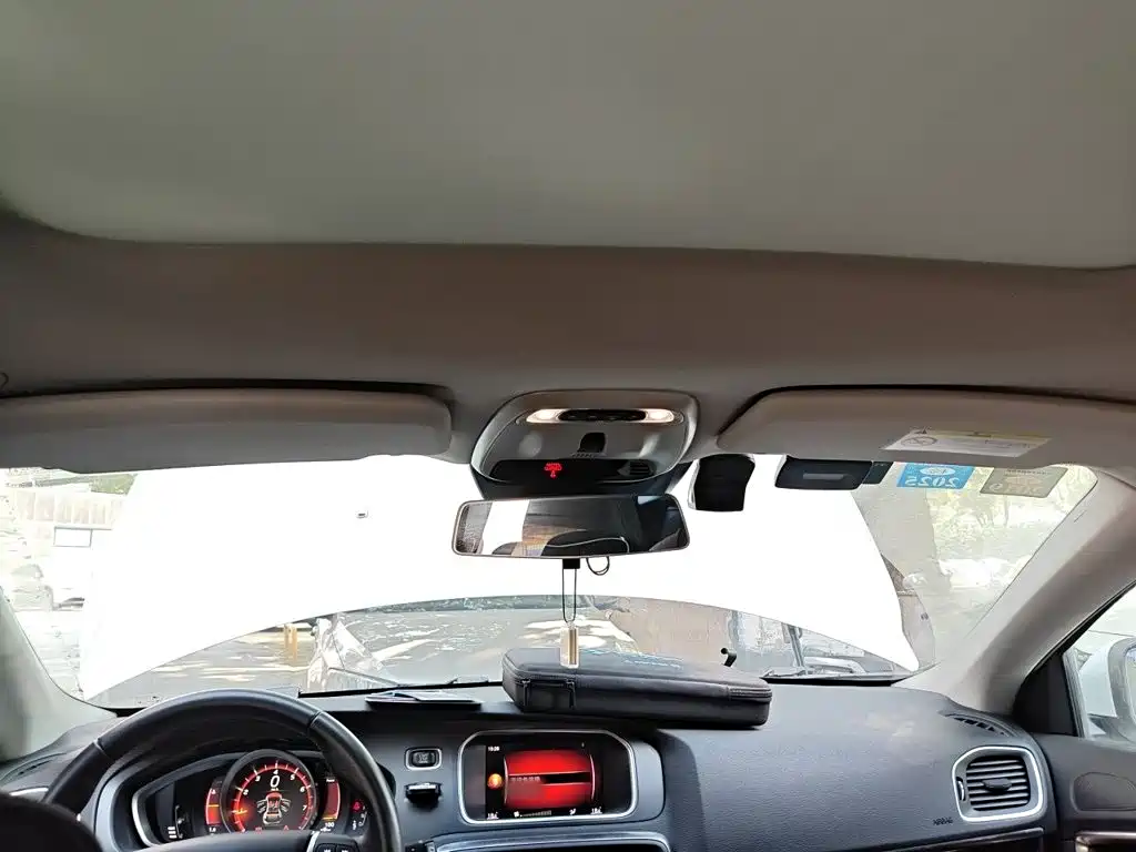 Volvo V40 — миниатюра 19