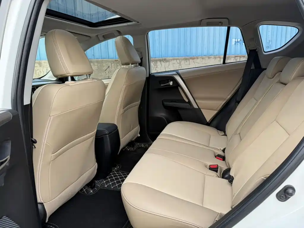 Toyota RAV4 — миниатюра 9