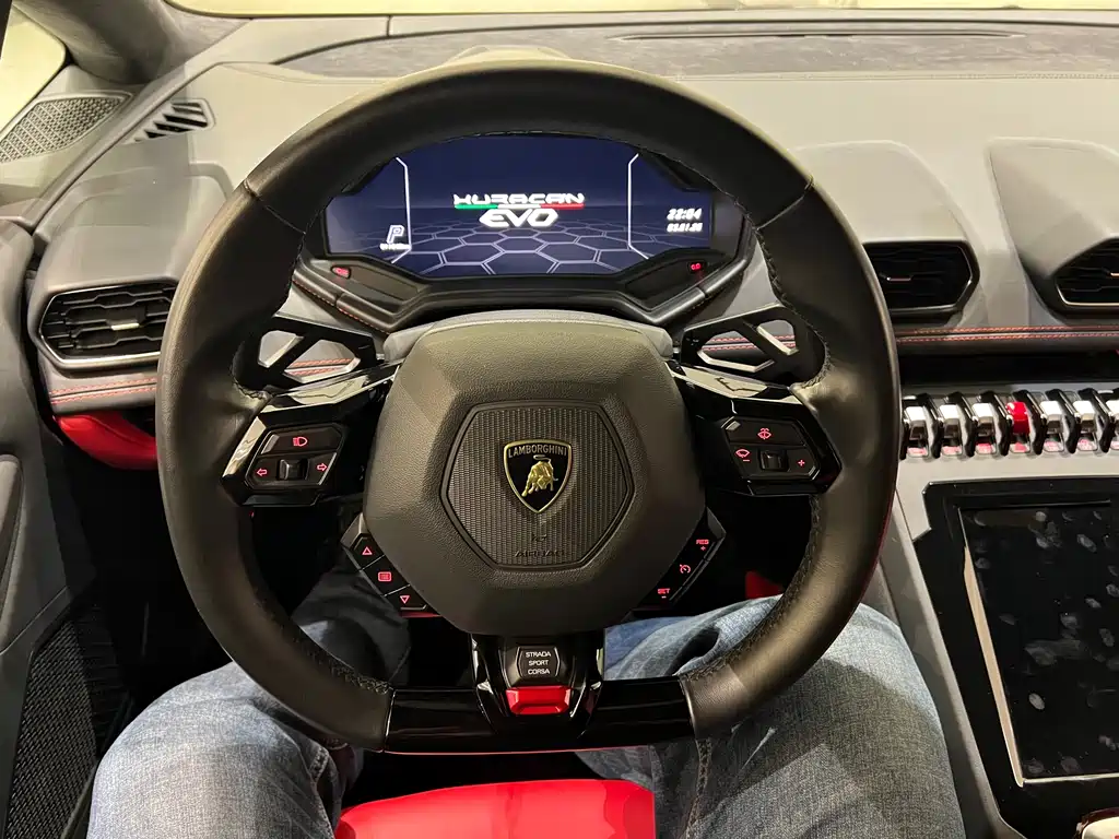 LAMBORGHINI HURACÁN