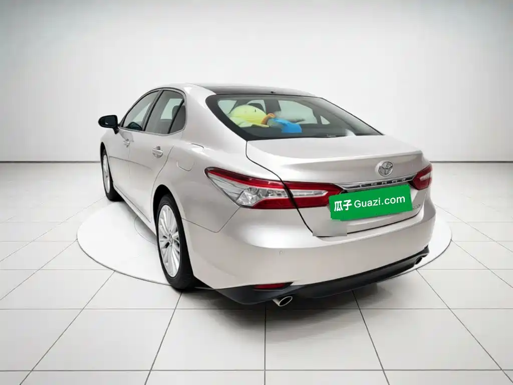 Toyota Camry — миниатюра 4