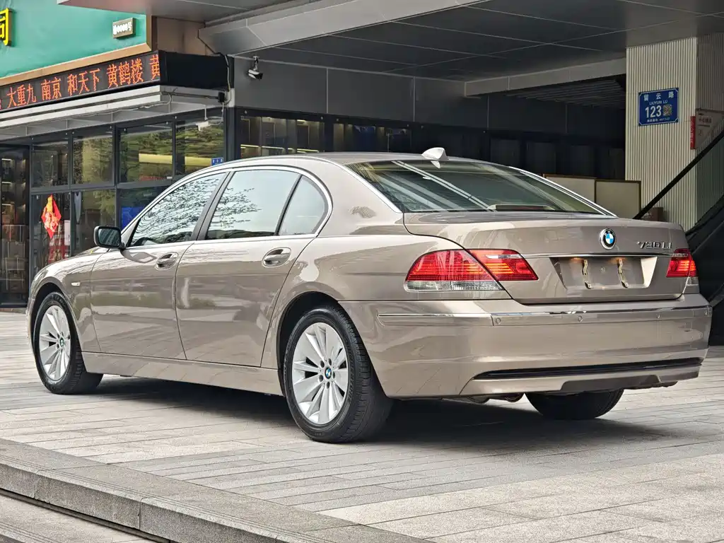 BMW 7 Series — миниатюра 5